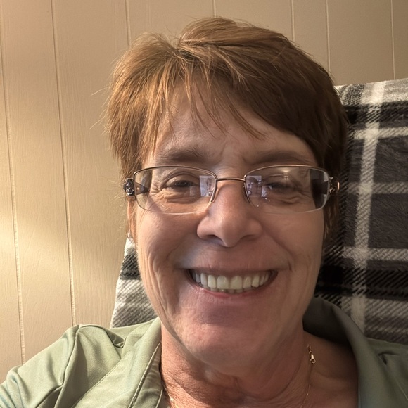 Meet your Posher, Cheryl - Picture 2 of 4